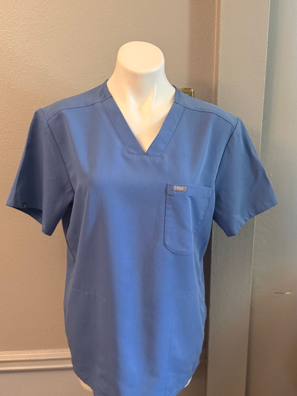 Figs Short Sleeve V-Neck Scrub Top in Blue